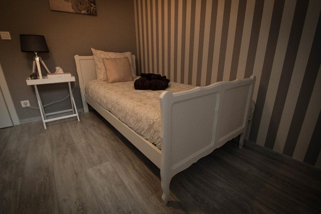 Interbellum Apartment Ieper Bilik gambar