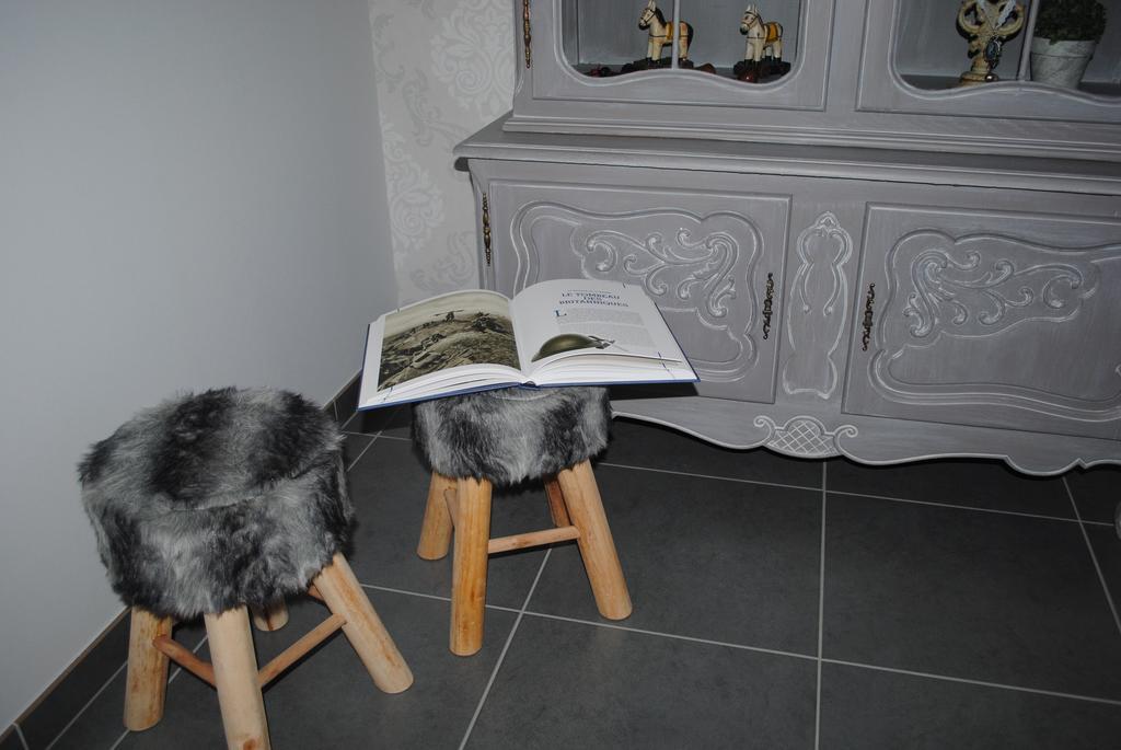 Interbellum Apartment Ieper Bilik gambar