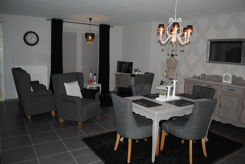 Interbellum Apartment Ieper Bilik gambar