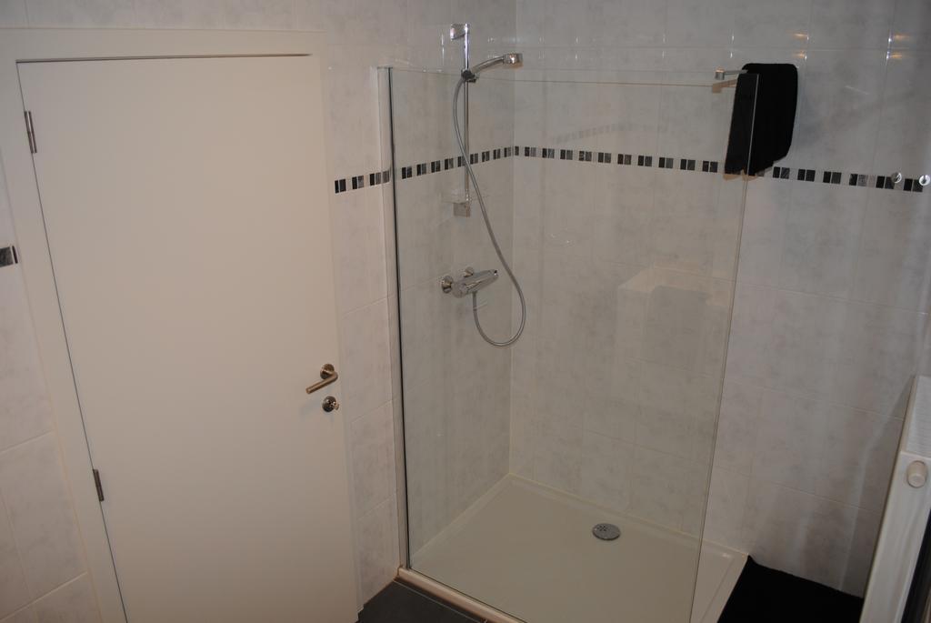 Interbellum Apartment Ieper Bilik gambar